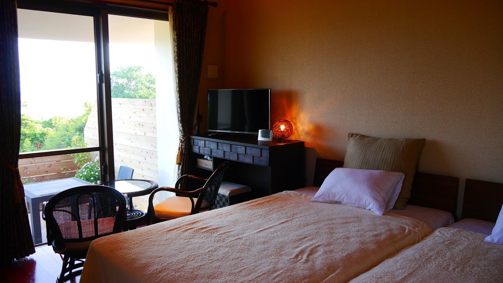 Ocean Hills Kouri Hotel Nakijin Buitenkant foto