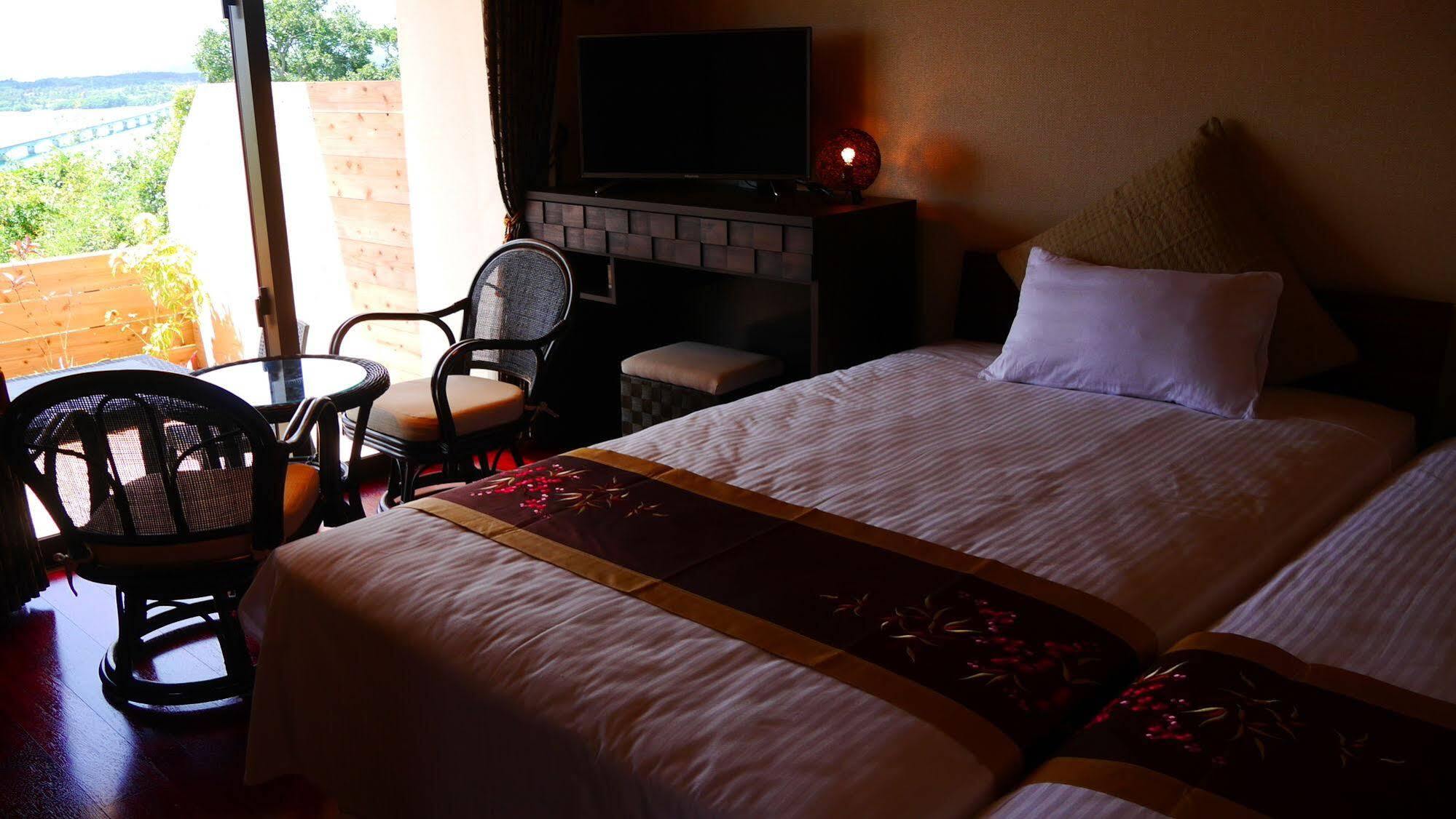 Ocean Hills Kouri Hotel Nakijin Buitenkant foto